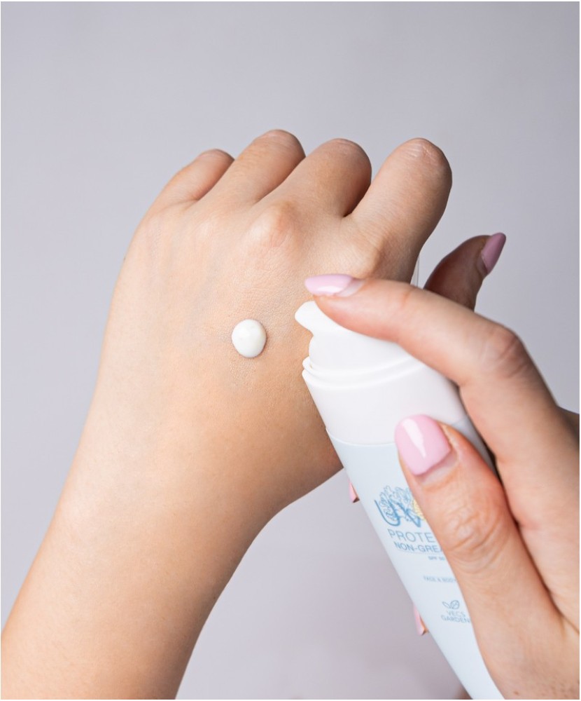 水潤防曬凝露 SPF50 ✭✭✭✭  45G